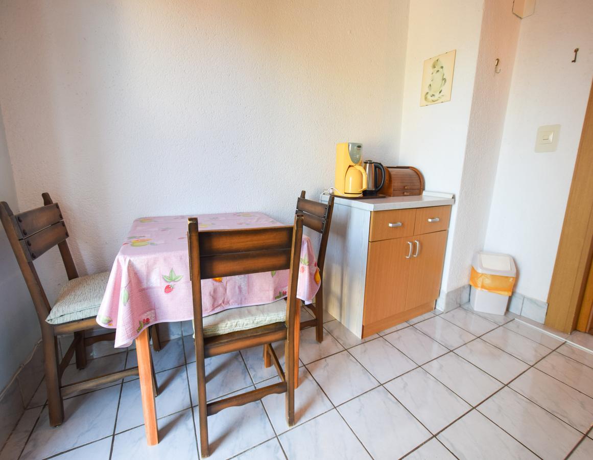 Apartment Toni Malinska Buitenkant foto