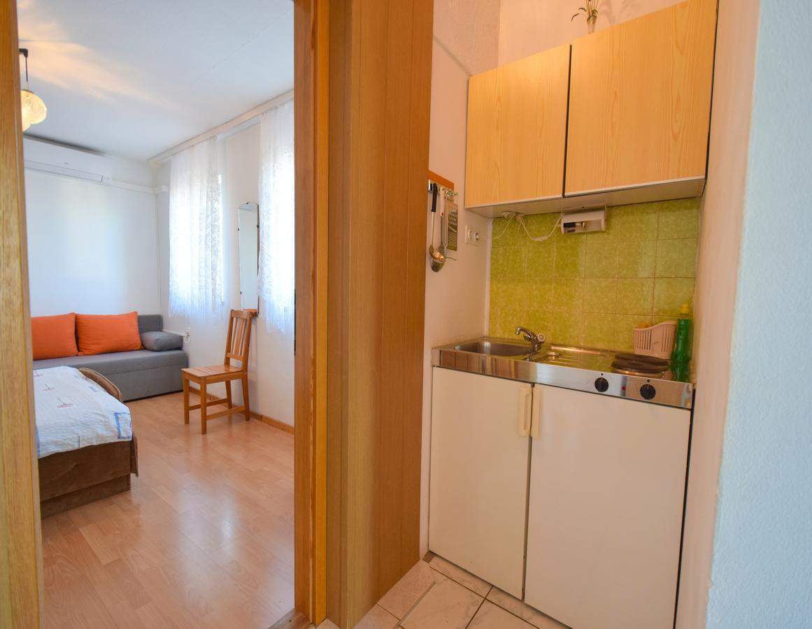 Apartment Toni Malinska Buitenkant foto